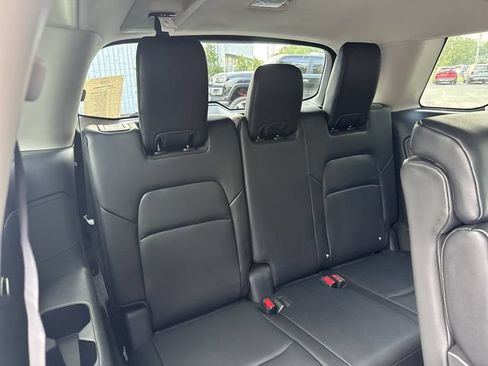 Used 2024 Nissan Pathfinder SL FWD image 12