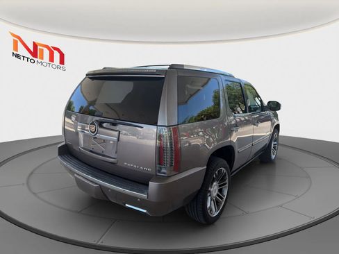 Used 2014 Cadillac Escalade Premium RWD image 5