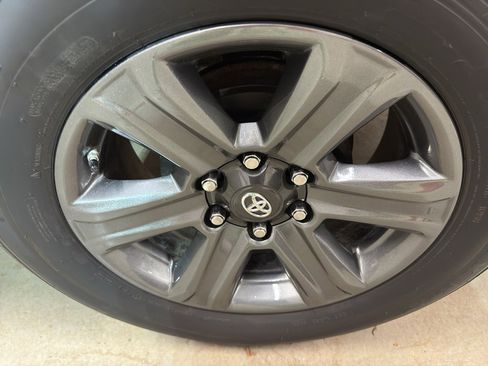 Used 2016 Toyota Tacoma Limited w/ Towing Package image 31