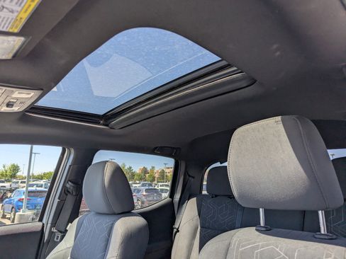 Used 2017 Toyota Tacoma TRD Off-Road w/ Premium & Technology Package AWD/4WD image 28