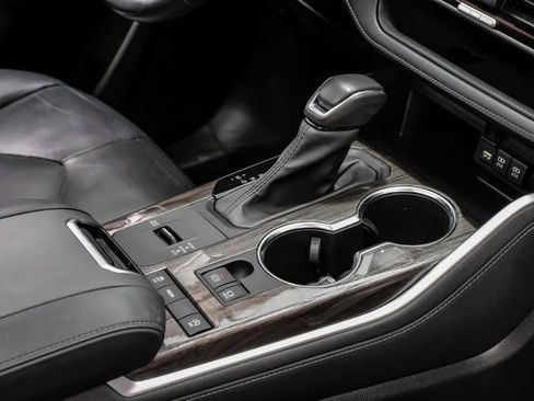 Used 2020 Toyota Highlander Platinum image 33