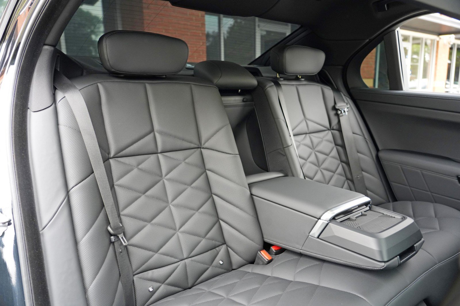 Used 2025 BMW 740i w/ Premium Package RWD image 58