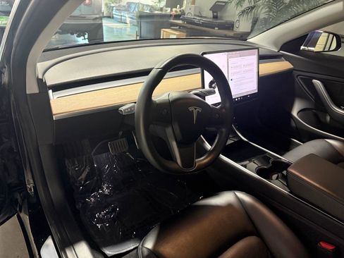 Used 2018 Tesla Model 3 Long Range image 9