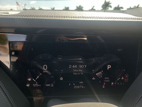 Used 2025 GMC Yukon XL Denali image 32