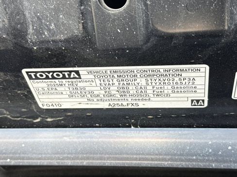 Used 2025 Toyota Camry SE FWD image 39