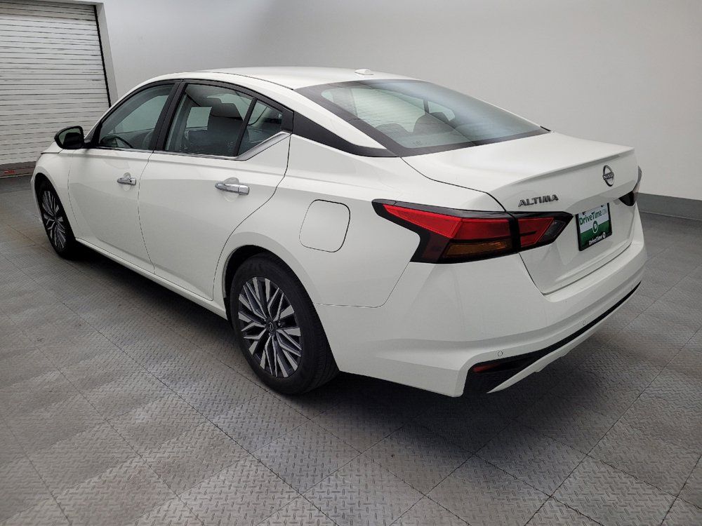 Used 2025 Nissan Altima 2.5 SV FWD image 5