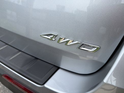 Used 2023 Ford Explorer XLT AWD/4WD image 8