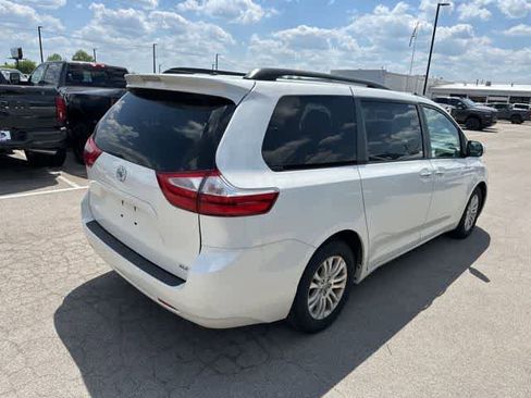 Used 2017 Toyota Sienna XLE FWD image 17