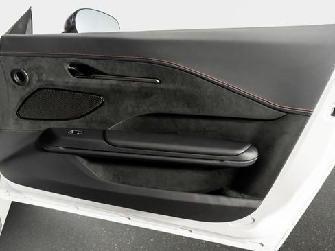 Used 2025 Aston Martin V8 Vantage Coupe RWD image 43