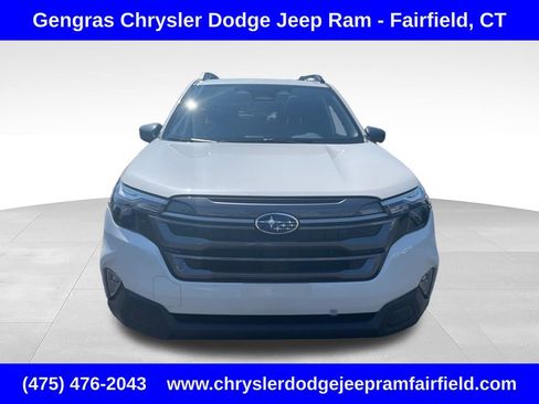 Used 2025 Subaru Forester Premium AWD/4WD image 2