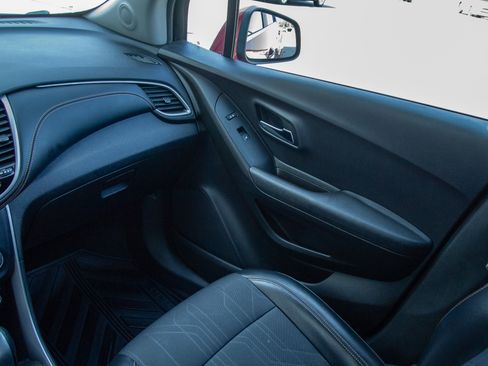 Used 2019 Chevrolet Trax LT w/ LT Convenience Package FWD image 15