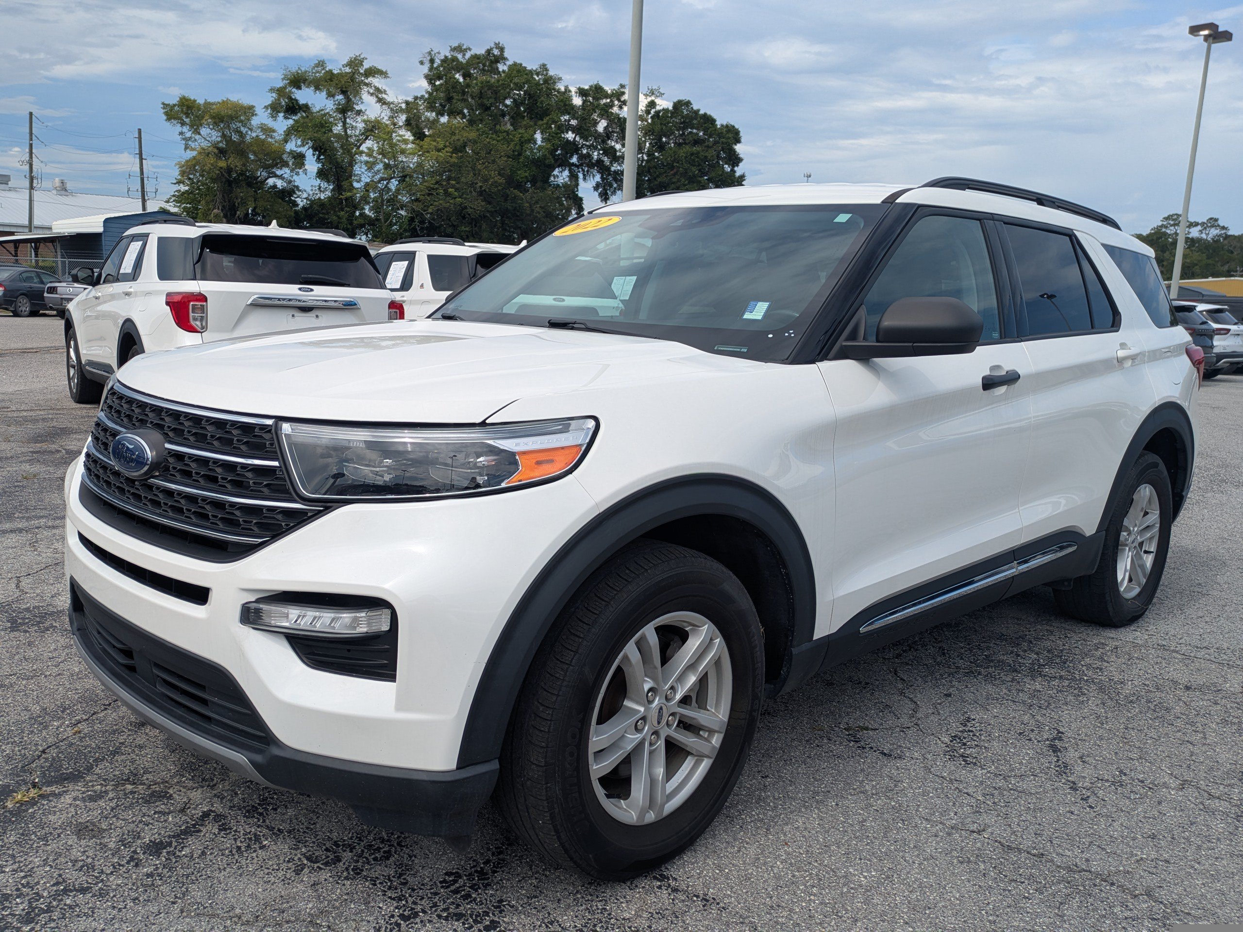 Used 2022 Ford Explorer XLT w/ Equipment Group 202A AWD/4WD image 8