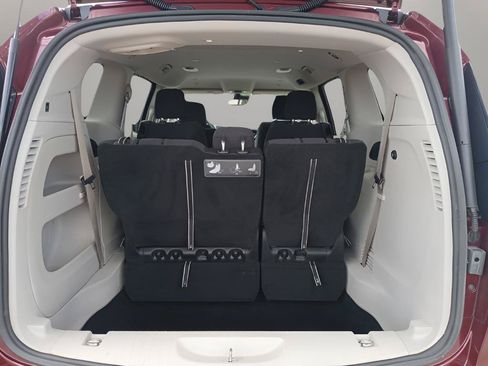 Used 2020 Chrysler Pacifica Touring w/ Advanced Safetytec Group FWD image 27