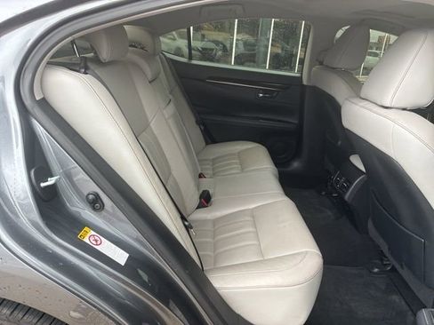 Used 2016 Lexus ES 350 w/ Luxury Package w/Wood Trim FWD image 9