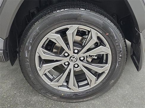 Certified 2025 Toyota RAV4 Limited w/ Advanced Technology Package image 30