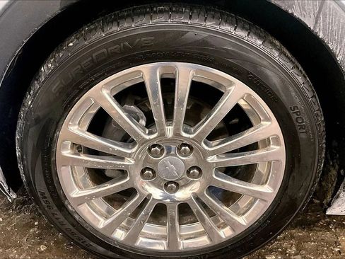 Used 2018 Chevrolet Bolt Premier w/ Driver Confidence II Package image 8