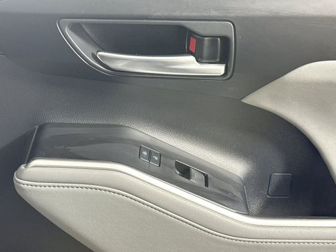 Used 2023 Toyota Highlander XLE FWD image 29