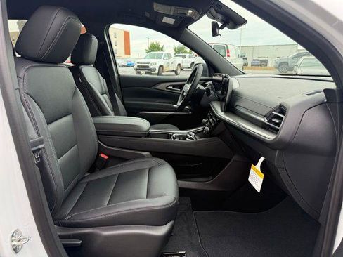 New 2026 Chevrolet Traverse LT FWD image 3