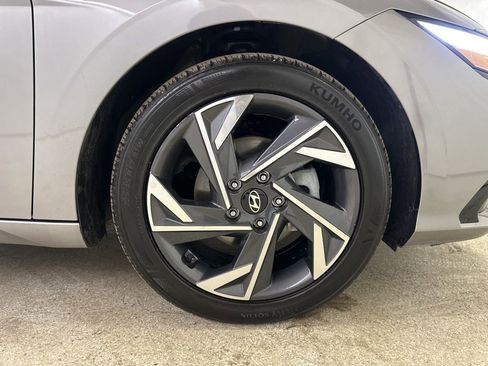 Used 2025 Hyundai Elantra SEL image 25