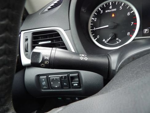 Used 2017 Nissan Sentra SV FWD image 18
