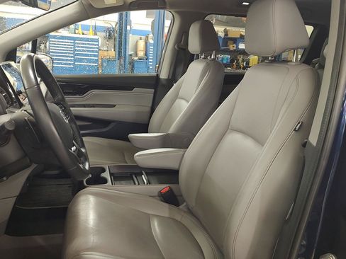Used 2024 Honda Odyssey Touring image 2