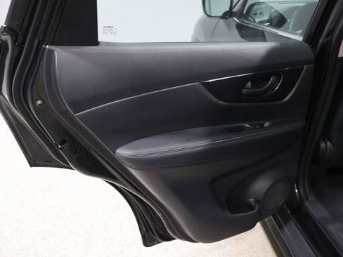 Used 2020 Nissan Rogue S image 17