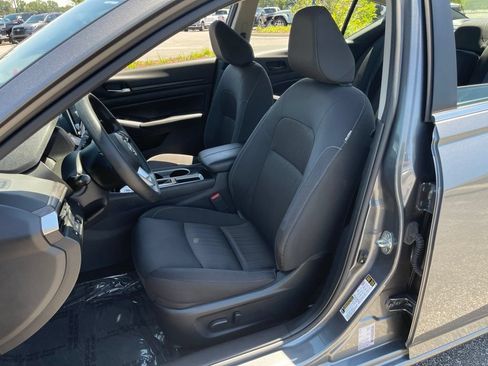 Used 2024 Nissan Altima 2.5 SV FWD image 32