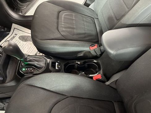 Used 2016 Jeep Renegade Latitude image 27