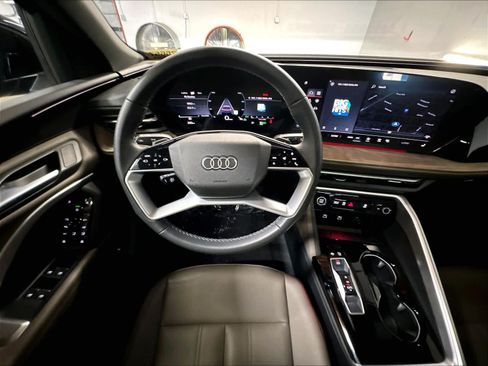 Used 2025 Audi Q5 Premium AWD/4WD image 8