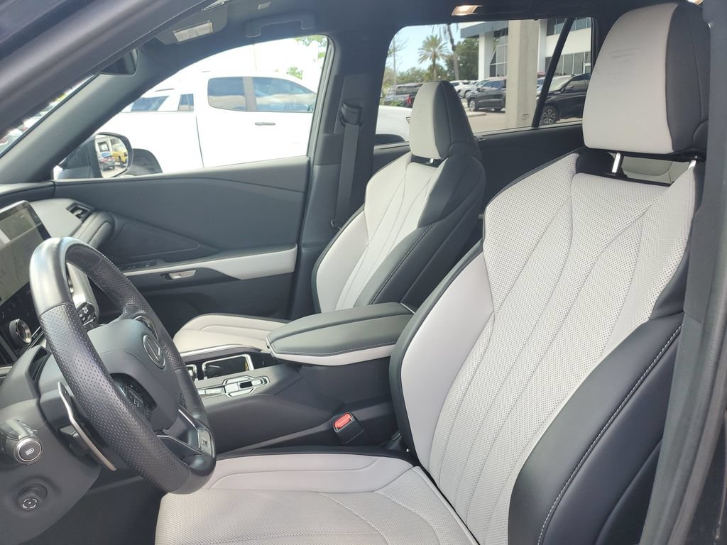 Used 2025 Lexus TX 500h AWD w/ Technology Package image 22
