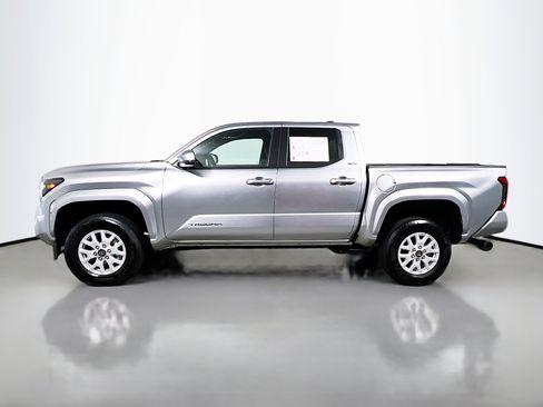 Used 2025 Toyota Tacoma SR5 image 9