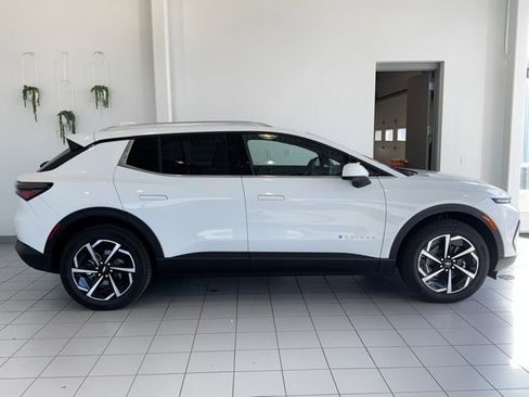 New 2026 Chevrolet Equinox EV LT image 34