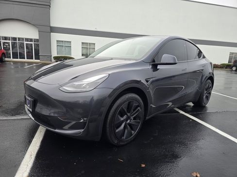Used 2024 Tesla Model Y Long Range image 12