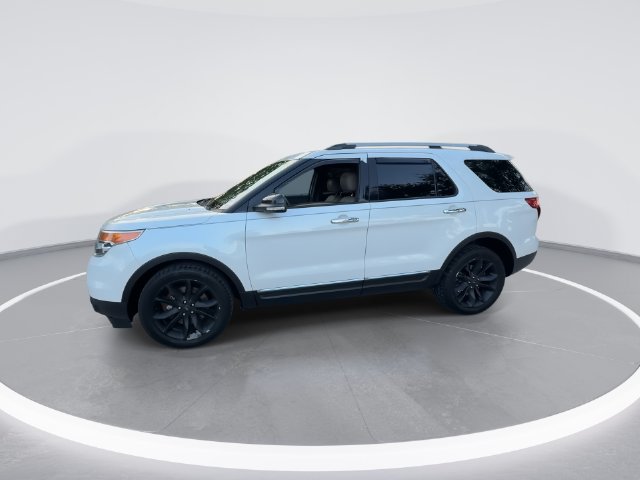 Used 2014 Ford Explorer XLT w/ Equipment Group 202A AWD/4WD image 4
