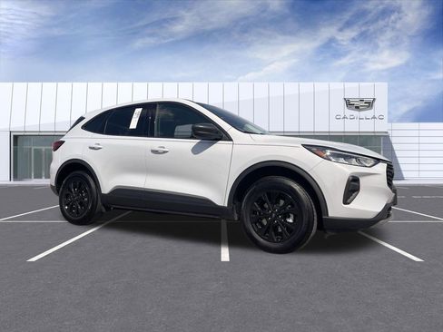 Used 2025 Ford Escape Active AWD/4WD image 1