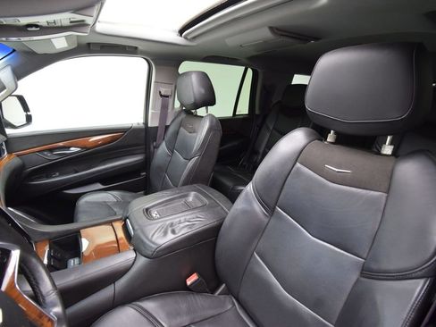 Used 2015 Cadillac Escalade Premium image 19