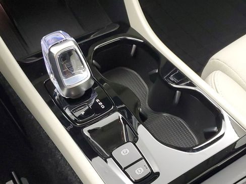 Certified 2026 Volvo XC40 B5 Plus w/ Protection Package Premier AWD/4WD image 34