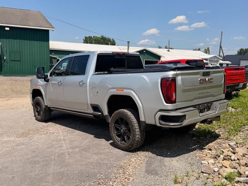 Used 2022 GMC Sierra 3500 Denali w/ Denali Ultimate Package AWD/4WD image 2