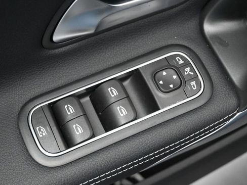 Used 2025 Mercedes-Benz CLA 250 image 13