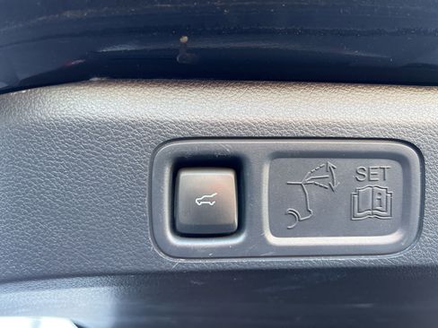 Used 2024 Ford Expedition Limited image 19