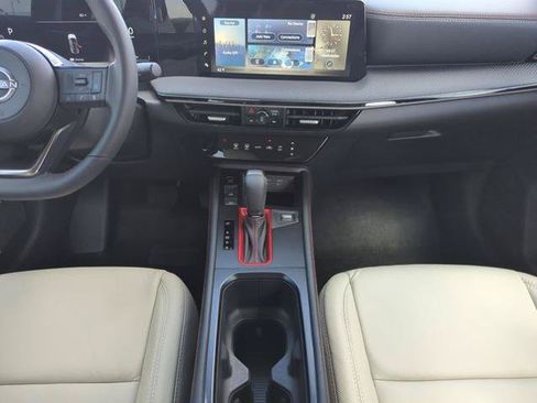 Certified 2025 Nissan Kicks SR FWD image 22