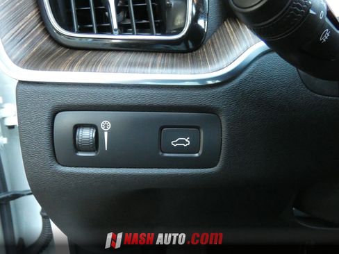Used 2022 Volvo XC60 B5 Momentum AWD/4WD image 66