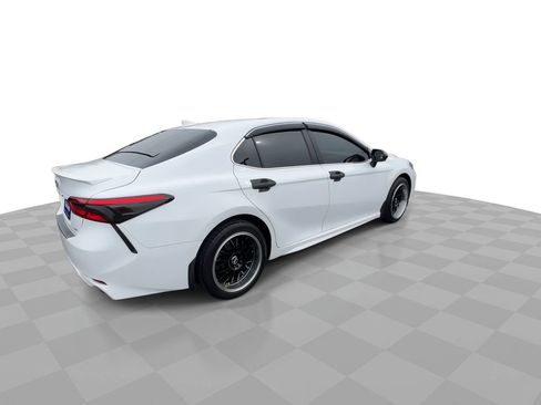 Used 2019 Toyota Camry SE w/ Carpet Mat Package image 8