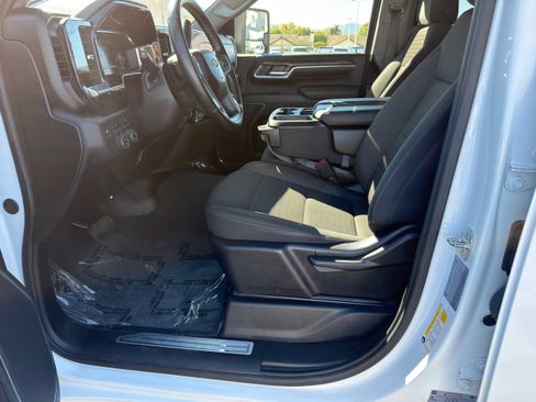 Used 2024 Chevrolet Silverado 2500 LT image 27