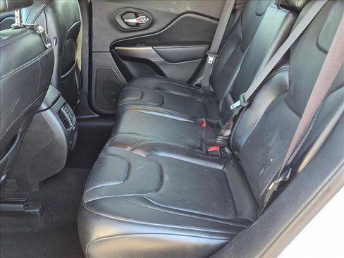 Used 2020 Jeep Cherokee Limited FWD image 16