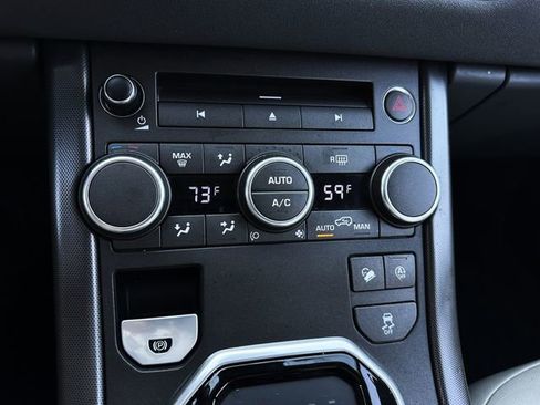 Used 2019 Land Rover Range Rover Evoque SE Premium image 28