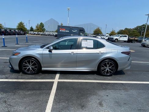 Used 2022 Toyota Camry SE FWD image 4