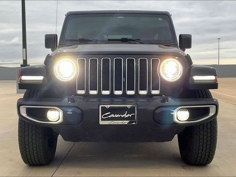 Used 2019 Jeep Wrangler Unlimited Sahara image 2