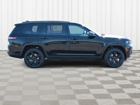 New 2025 Jeep Grand Cherokee L Altitude image 32