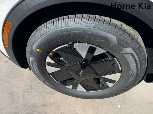 New 2026 Kia Sportage LX image 8